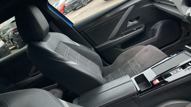 Vauxhall Astra 115kW Ultimate 54kWh 5dr Auto Electric Hatchback